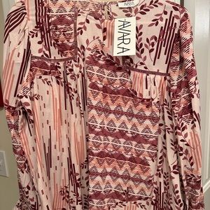 New with Tags blouse from Avara.  Size Large.